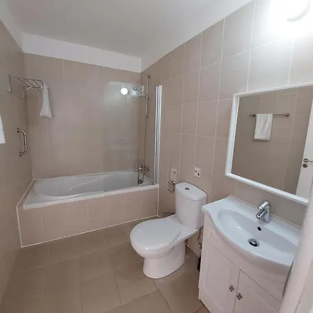 Nissi Retreat - Walk To Nissi Beach! أيا نابا