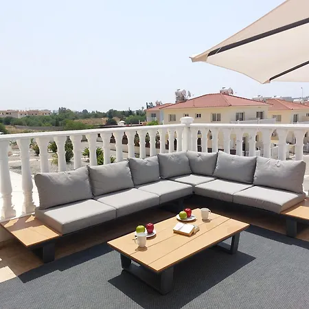 Nissi Retreat - Walk To Nissi Beach! *