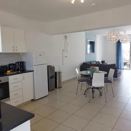 Nissi Retreat - Walk To Nissi Beach! * أيا نابا