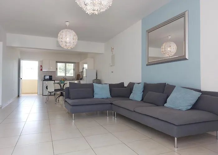 Nissi Retreat - Walk To Nissi Beach! *