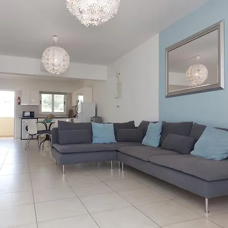 Nissi Retreat - Walk To Nissi Beach! *