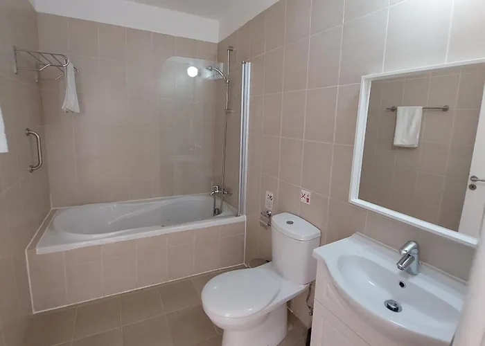 Nissi Retreat - Walk To Nissi Beach! アヤナパ