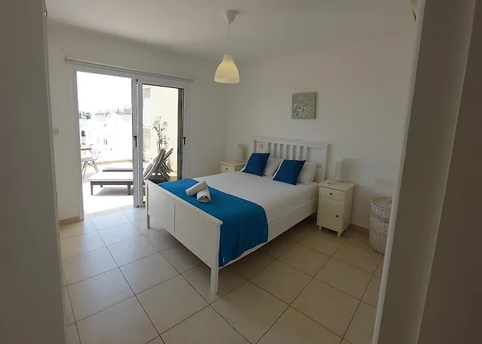 Nissi Retreat - Walk To Nissi Beach! アヤナパ