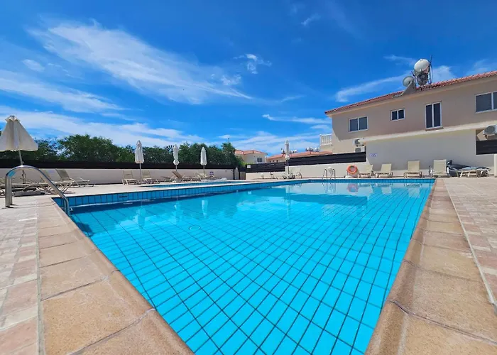 Nissi Retreat - Walk To Nissi Beach! アヤナパ