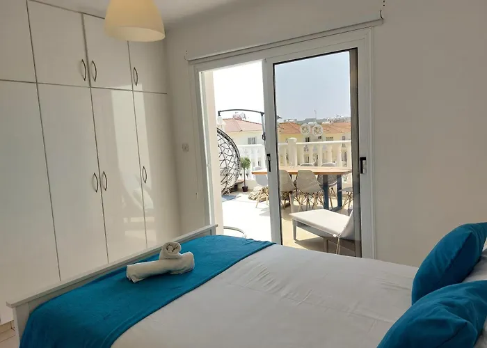 Nissi Retreat - Walk To Nissi Beach! アヤナパ