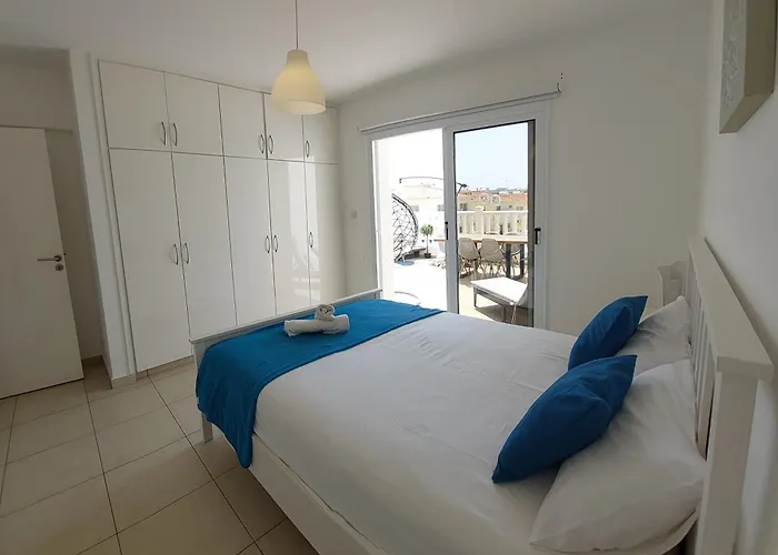 Nissi Retreat - Walk To Nissi Beach! アヤナパ